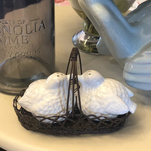 Last 1‼️Beautiful Farmhouse Bird Salt & Pepper Shakers - Picture 5 of 5